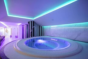 Tresor Le Palais Timisoara, Curio Collection By Hilton