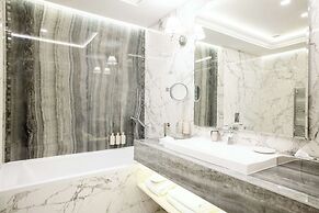 Tresor Le Palais Timisoara, Curio Collection By Hilton