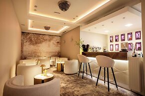 Tresor Le Palais Timisoara, Curio Collection By Hilton