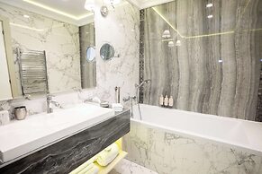 Tresor Le Palais Timisoara, Curio Collection By Hilton
