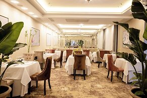 Tresor Le Palais Timisoara, Curio Collection By Hilton