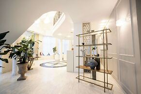Tresor Le Palais Timisoara, Curio Collection By Hilton