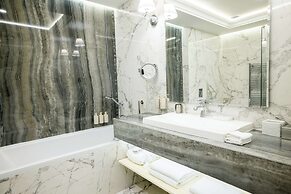 Tresor Le Palais Timisoara, Curio Collection By Hilton