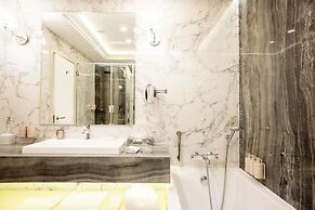 Tresor Le Palais Timisoara, Curio Collection By Hilton