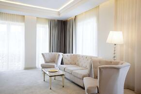 Tresor Le Palais Timisoara, Curio Collection By Hilton