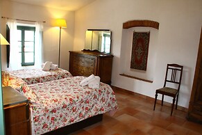 Apartment in Guasticce With Shared Pool