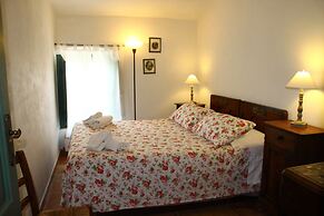 Apartment in Guasticce With Shared Pool