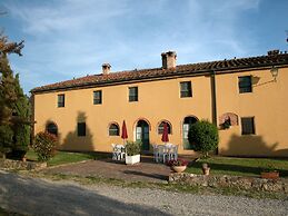 Apartment in Guasticce With Shared Pool