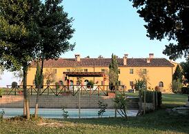 Apartment in Guasticce With Shared Pool