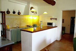 Apartment in Guasticce With Shared Pool