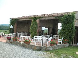 Apartment in Guasticce With Shared Pool