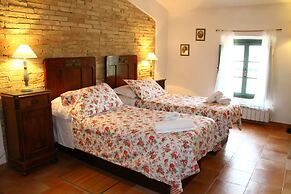 Apartment in Guasticce With Shared Pool