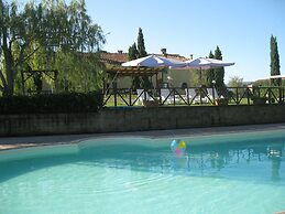 Apartment in Guasticce With Shared Pool