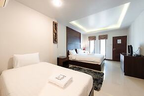 The leaf&pool hostel