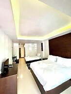 The leaf&pool hostel