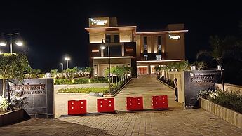 Krishna's Courtyard - Hotel & Convention