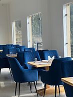 Jot Pass Hotel