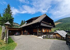 Apartment With Mountain Views