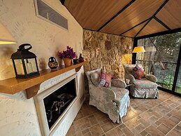 Les Bougainvilliers GuestHouse by Hansa