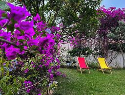 Les Bougainvilliers GuestHouse by Hansa