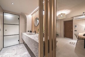 Apollonos 28 Luxury Suites