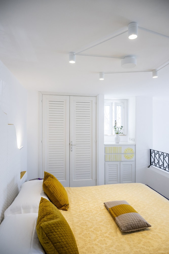 Estate4home - Casetta Arienzo