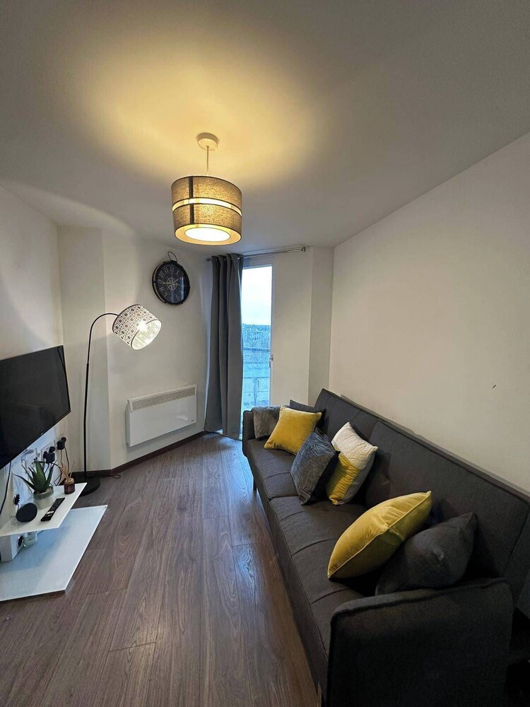 1br-sleeps4-parking-closetocentre