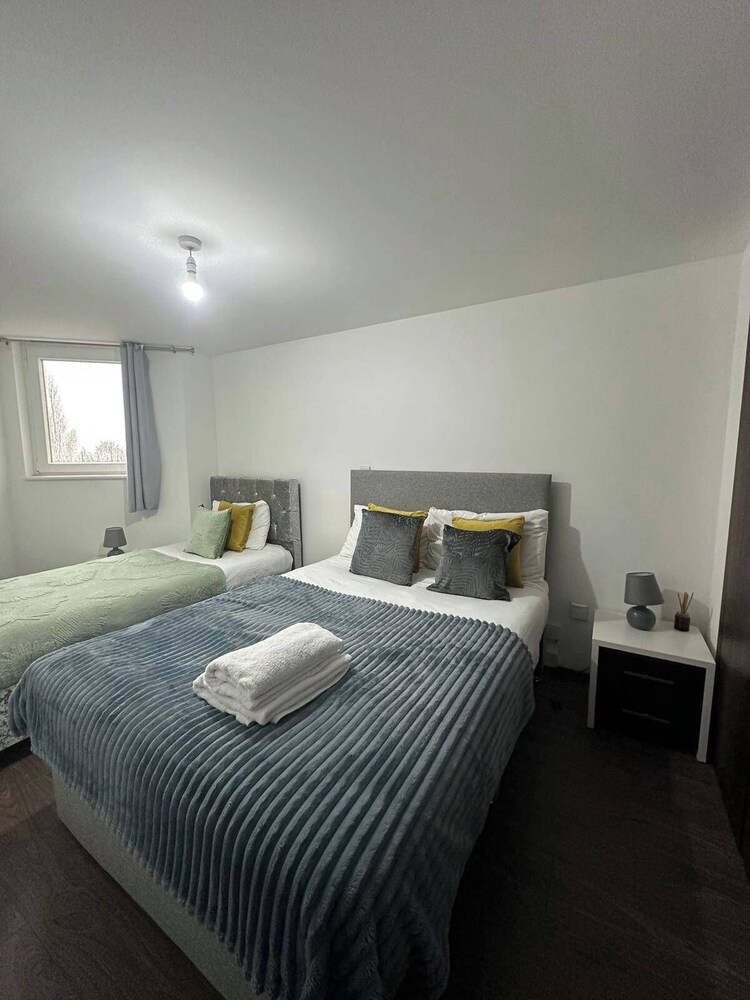 1br-sleeps4-parking-closetocentre