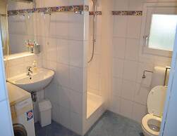 Lovely Holiday Home With Private Barbecue