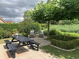 Lovely Holiday Home With Private Barbecue
