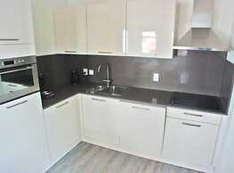 Lovely Holiday Home With Private Barbecue