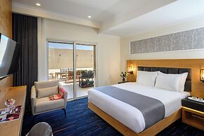 OAKS HOTEL