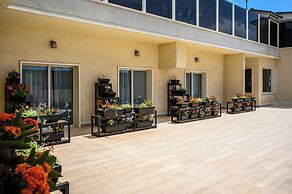 OAKS HOTEL
