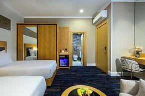 OAKS HOTEL