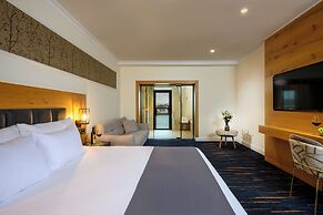 OAKS HOTEL