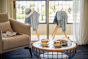OAKS HOTEL
