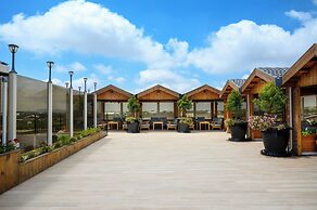 OAKS HOTEL