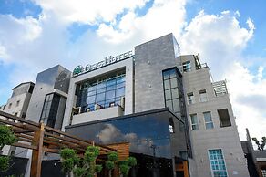 OAKS HOTEL