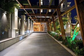 OAKS HOTEL