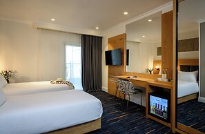 OAKS HOTEL