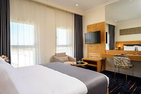OAKS HOTEL
