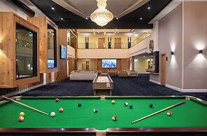 OAKS HOTEL