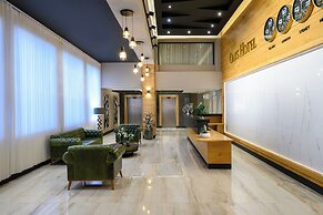 OAKS HOTEL
