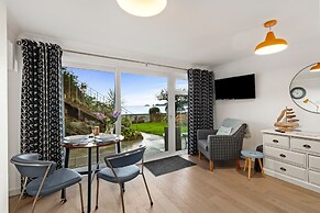 2 Beach Court - Direct Beach Access Sea Views