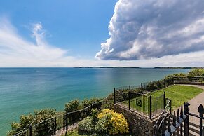 Sherbourne House - Seaside Apartment