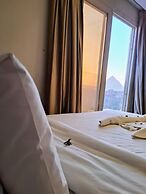 Topaz Pyramids view inn