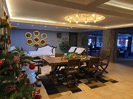 Parnassius Hotel