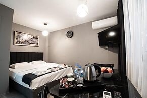 Opera Wall Suite