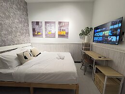 Neu Suites by Manhattan Group