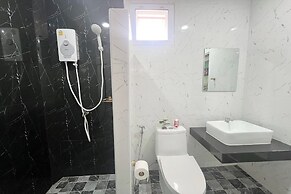 Koon Hom Apartment